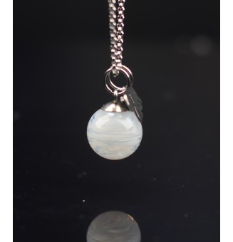 collier éléphant  45 + 5 cm "blanc neige" perles de verre filé au chalumeau