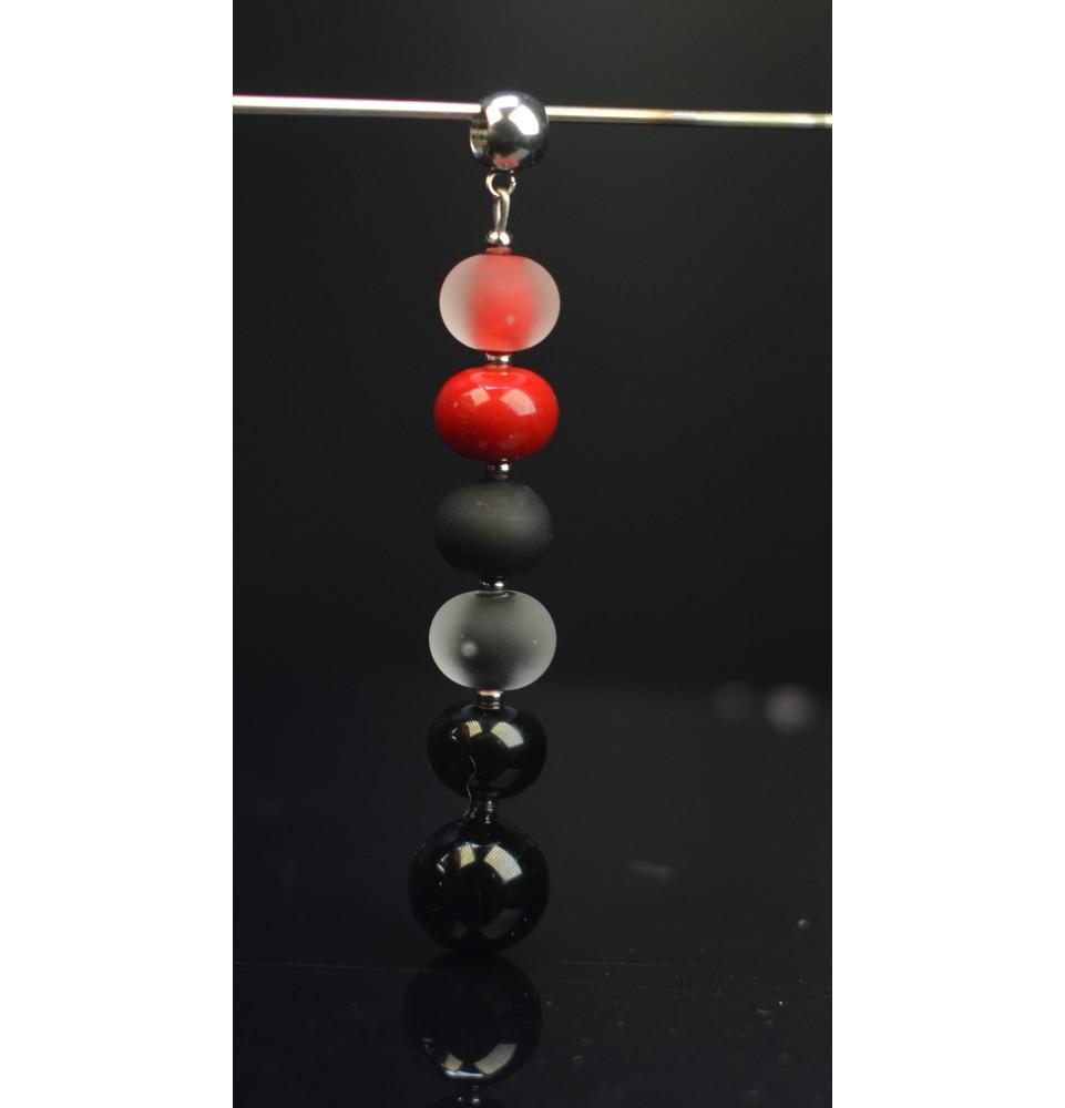 pendentif pour collier "rouge et noir " avec perles de verre sur beliere acier inoxydable