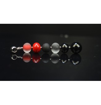 pendentif pour collier "rouge et noir " avec perles de verre sur beliere acier inoxydable