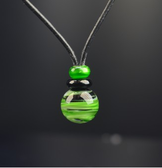 Collier en cuir avec perles de verre filé "noir vert rosetta" 45+3 cm