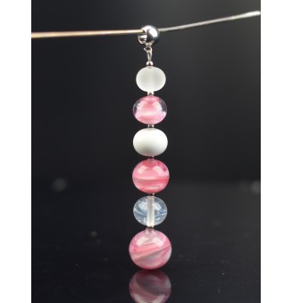 pendentif pour collier "rose blanc" avec perles de verre sur beliere acier inoxydable