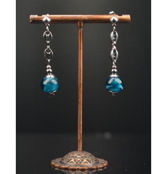 Boucles d'oreilles  "Bleu pétrole"  en  acier inoxydable avec perles de verre