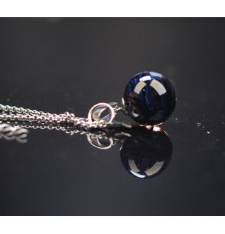 collier étoile 42 + 3 cm "noir reflets bleus" perles de verre filé au chalumeau