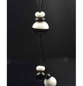 collier avec perles de verre NOIR BLANC  70 cm et cuir noir