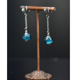 Boucles d'oreilles  "Bleu pétrole"  en  acier inoxydable avec perles de verre