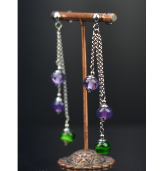 Boucles d'oreilles  "vert violet"  en  acier inoxydable avec perles de verre