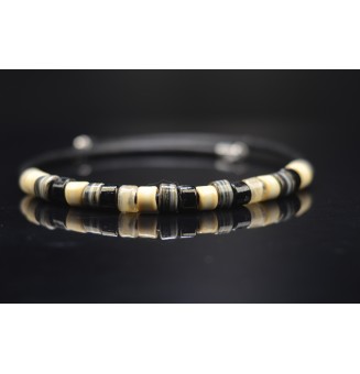 collier "Noir, pierre et ivoire"  45 cm avec perles de verre cuir noir
