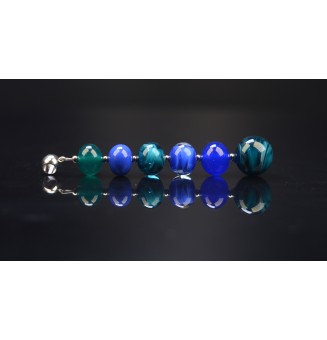 pendentif pour collier "bleu" avec perles de verre sur beliere acier inoxydable