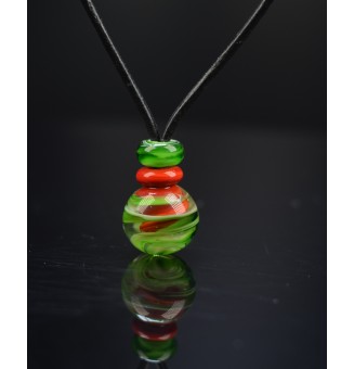 Collier en cuir avec perles de verre filé "rouge vert" 42+3 cm