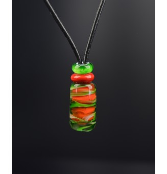Collier en cuir avec perles de verre filé "rouge vert" 44+3 cm