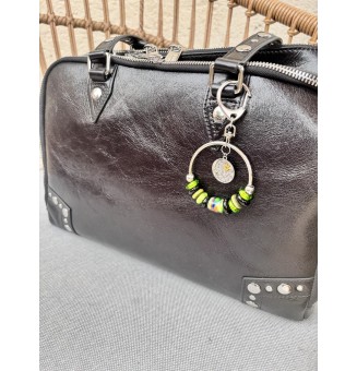 bijou de sac  ( ou porte clés) perles de verre "noir et vert"
