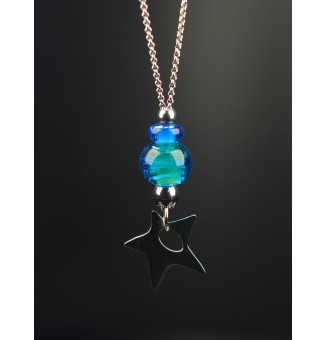 collier étoile bleu et vert avec des perles de verre filé au chalumeau