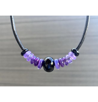 collier "noir violet" 45+3 cm avec perles de verre cuir noir