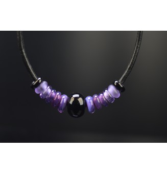 collier "noir violet" 45+3 cm avec perles de verre cuir noir
