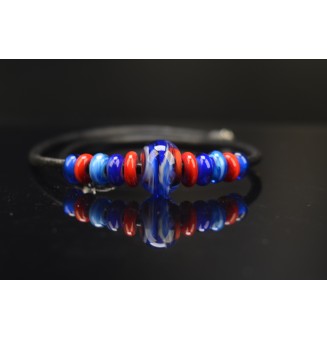 collier "rouge bleus"  45+3 cm avec perles de verre cuir noir