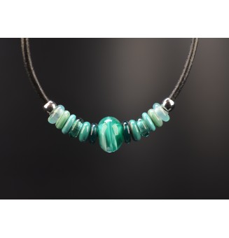 collier en perles de verre "vert " - cuir et acier inoxydable