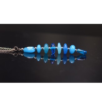 collier poisson artisanal en verre filé bleu 70 cm