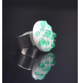 cabochon artisanal en verre "blanc et vert" pour bague ou collier interchangeable en verre  (sans le support )