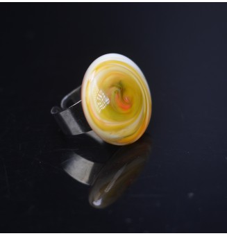 cabochon artisanal en verre "jaune oranger" pour bague, bracelet ou collier interchangeable en verre  (sans le support )