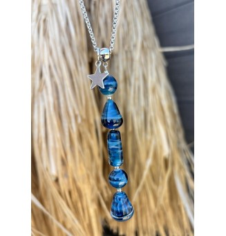 collier artisanal bleu pétrole en perles de verre
