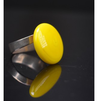 cabochon artisanal en verre "jaune fluo" pour bague ou collier interchangeable en verre  (sans le support )