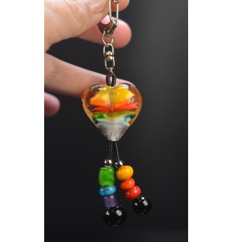 bijou de sac  ( ou porte clés) coeur en perles de verre multicolore