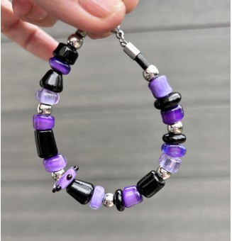 Bracelet ARTISANAL en perles de verre "noir et violet" CUIR Noir (pour poignet 16.5 à 17.5 cm)