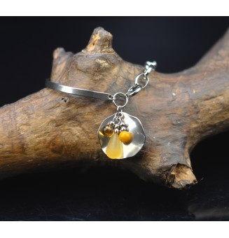 Bracelet Demi Jonc en Acier Inoxydable avec Charms et Perles de Verre Jaune