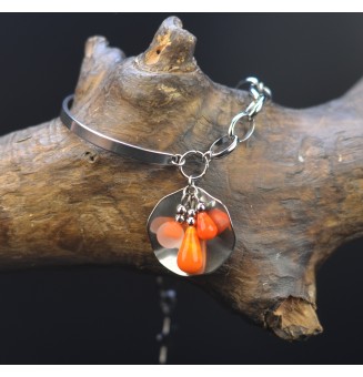 Bracelet Demi Jonc en Acier Inoxydable avec Charms et Perles de Verre Orange