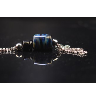 Collier Long Épuré avec Perle Noir et bleu metallique en Verre Filé – Liloo Créations  74 cm