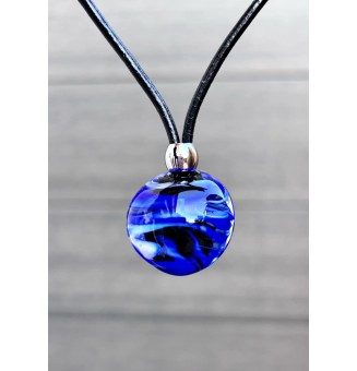 Collier Court en Cuir avec Perles de Verre filé – noir et bleu intense