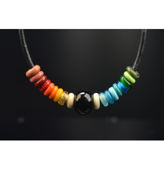 collier MULTICOLORE 45 cm avec perles de verre cuir noir