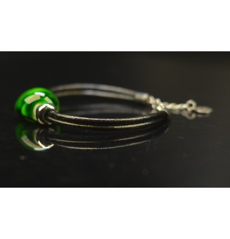 Bracelet ARTISANAL en perles de verre "vert rosetta" CUIR Noir