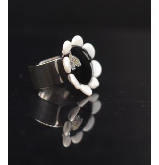 Bague Fleur en Verre noir/blanc – Élégance et Originalité