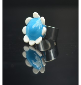 Bague Fleur en Verre blanc  et turquoise – Élégance et Originalité