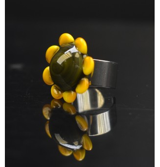 Bague Fleur en Verre kaki et jaune – Élégance et Originalité