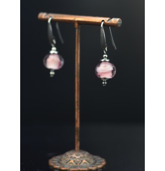 Boucles d'oreilles en perle de verre rose clair – Élégance et raffinement