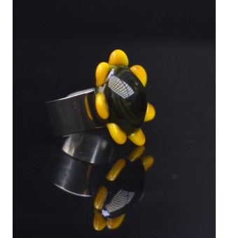 Bague Fleur en Verre kaki et jaune – Élégance et Originalité