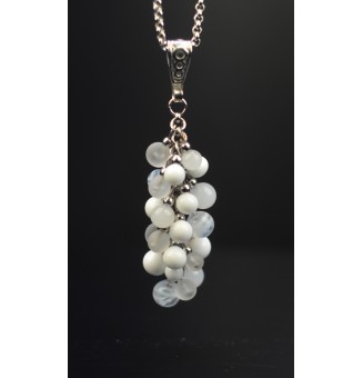 Collier "Grappe Blanc" en...