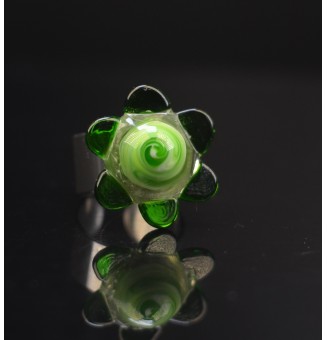 Bague Fleur en Verre verte...