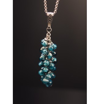 Collier "Grappe Bleu pétrole" en verre et acier inoxydable – Liloo Créations