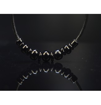 collier NOIR 45 cm avec perles de verre cuir noir