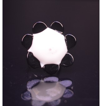 Bague Fleur en Verre noir blanc – Élégance et Originalité
