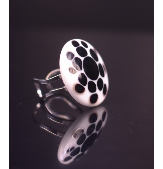 cabochon artisanal en verre "blanc et  noir" pour bague ou collier interchangeable en verre  (sans le support )