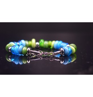 Bracelet en perles de verre vert et bleu – Élégance colorée