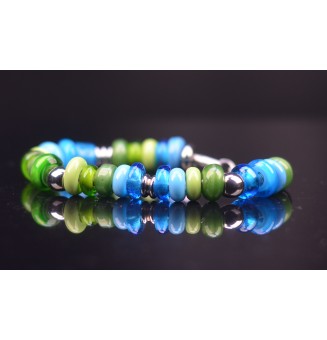 Bracelet en perles de verre vert et bleu – Élégance colorée