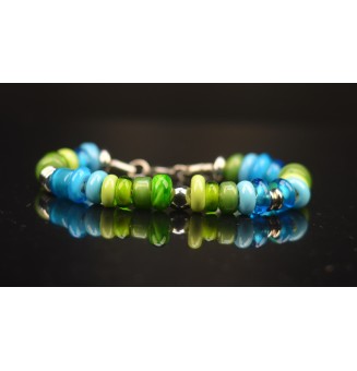 Bracelet en perles de verre vert et bleu – Élégance colorée