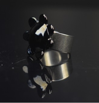 Bague Fleur en Verre noire – Élégance et Originalité