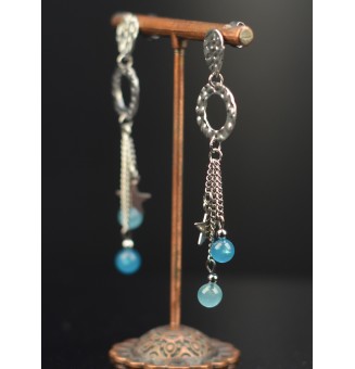 Boucles d'oreilles en acier inoxydable avec perles de verre filé couleur bleu - Création unique