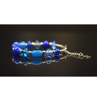 Bracelet en perles de verre BLEU – Élégance et originalité (14.5 - 15.5 cm)